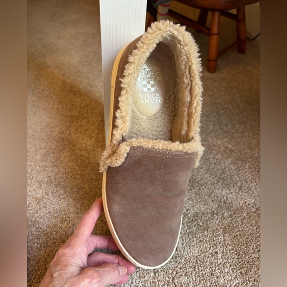 Vince Camuto- pre owned Sherpa lined slip ons - Picture 2 of 5